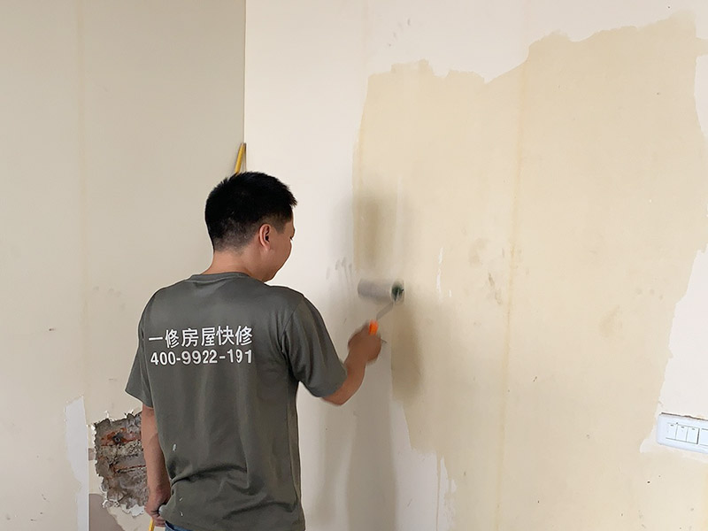 重庆装修公司老师傅教你，如何自己给墙面刷漆不仅简单效果还好